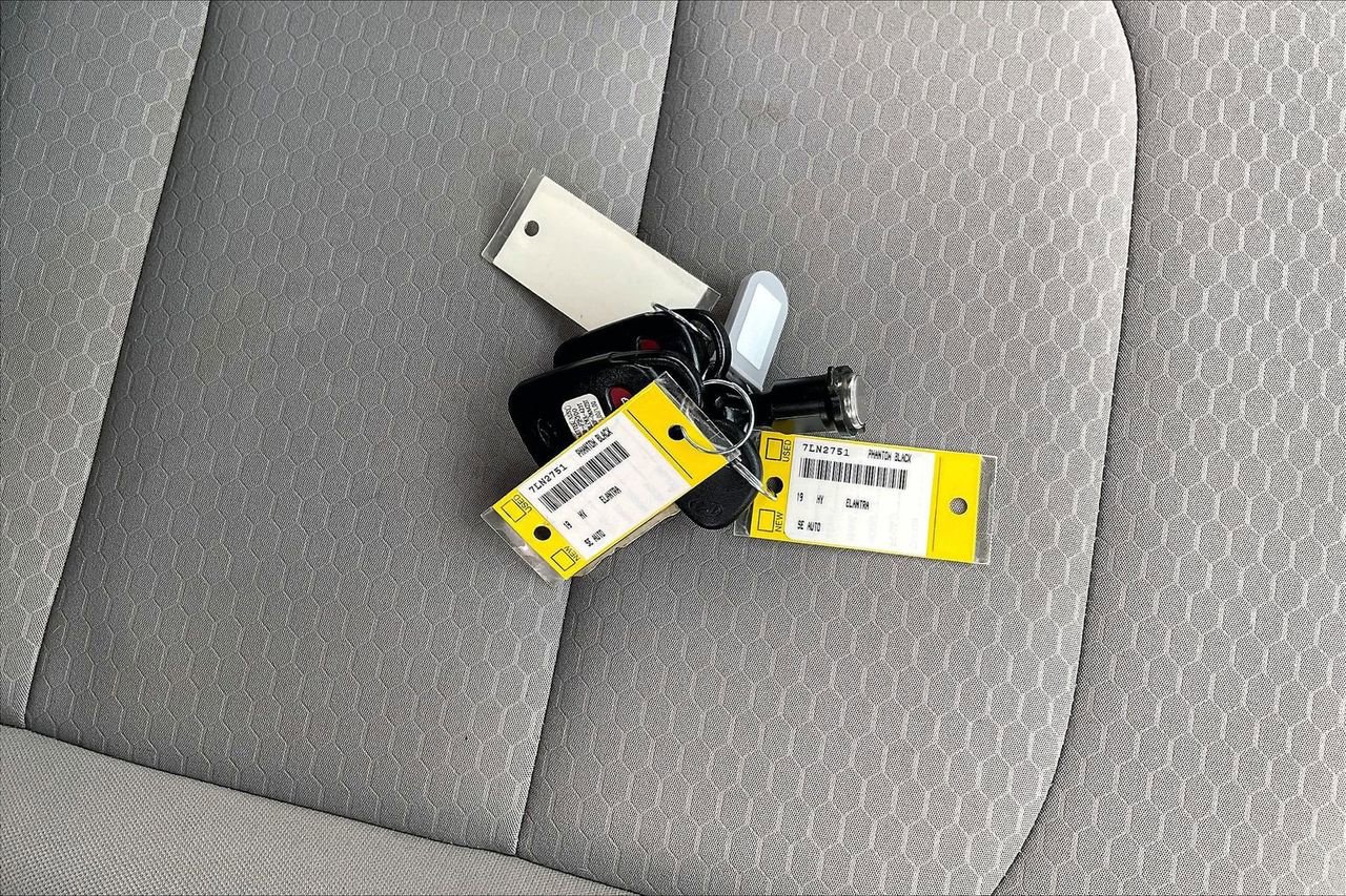 Used 2019 Hyundai Elantra SE image 29