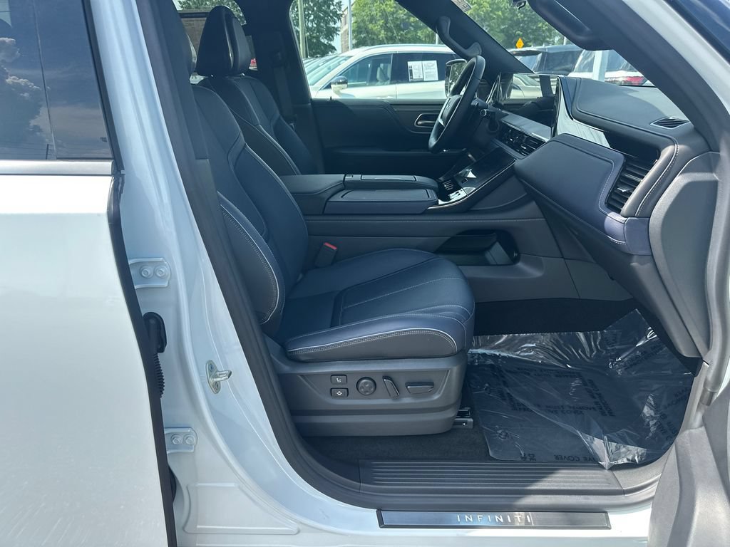 Certified 2026 INFINITI QX80 4WD w/ Sport Exterior Package image 11
