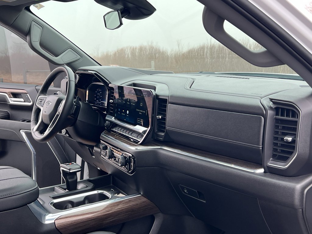 Used 2024 Chevrolet Silverado 1500 RST w/ Convenience Package II image 32