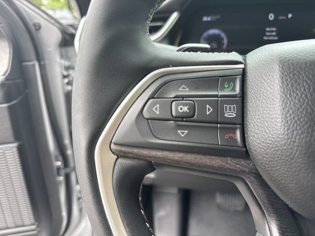 Used 2025 Jeep Grand Cherokee Limited AWD/4WD image 29