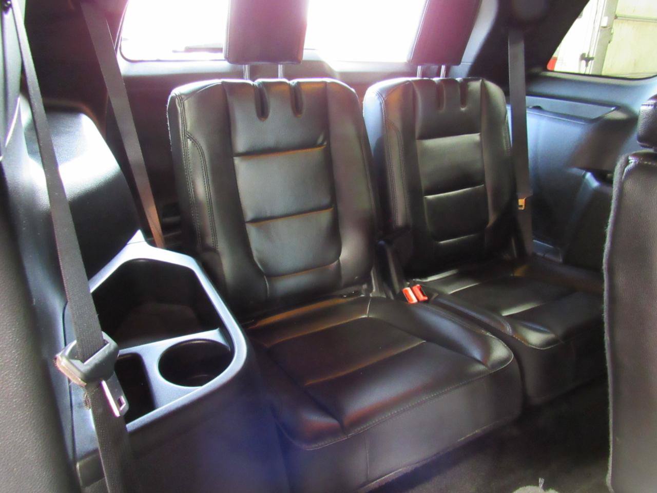 Used 2017 Ford Explorer XLT w/ Equipment Group 202A AWD/4WD image 31