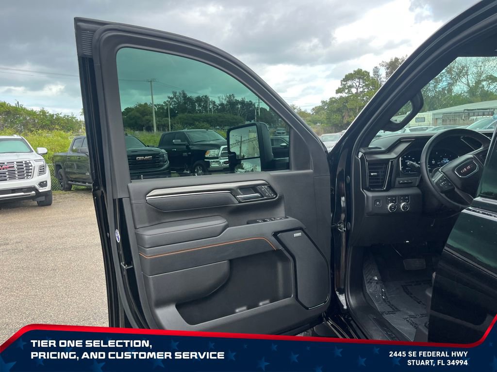 Used 2025 GMC Sierra 2500 AT4 w/ AT4 Premium Plus Package AWD/4WD image 11