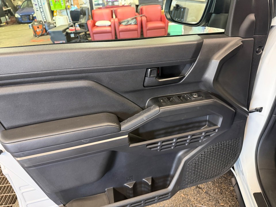 Certified 2025 Toyota Tacoma SR5 AWD/4WD image 36