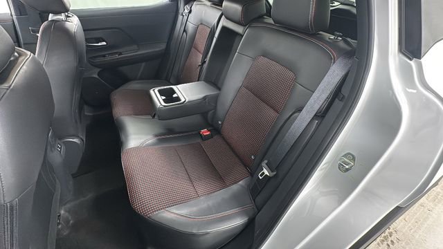 Certified 2025 Nissan Kicks SR image 12