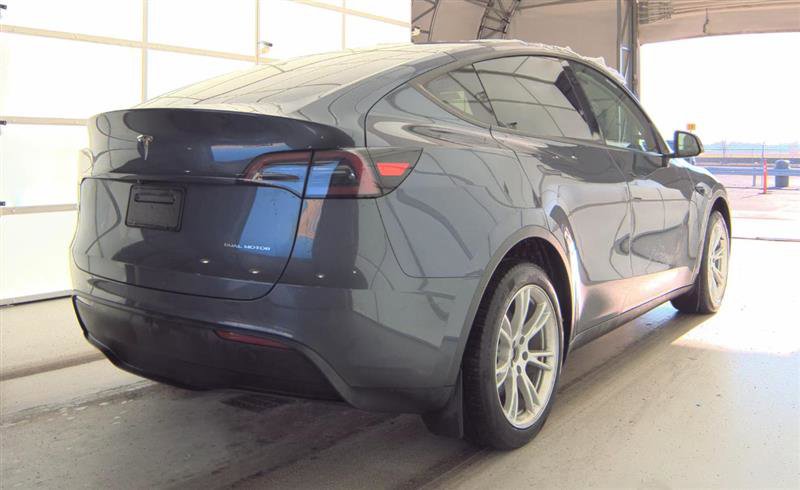 Used 2023 Tesla Model Y AWD image 11
