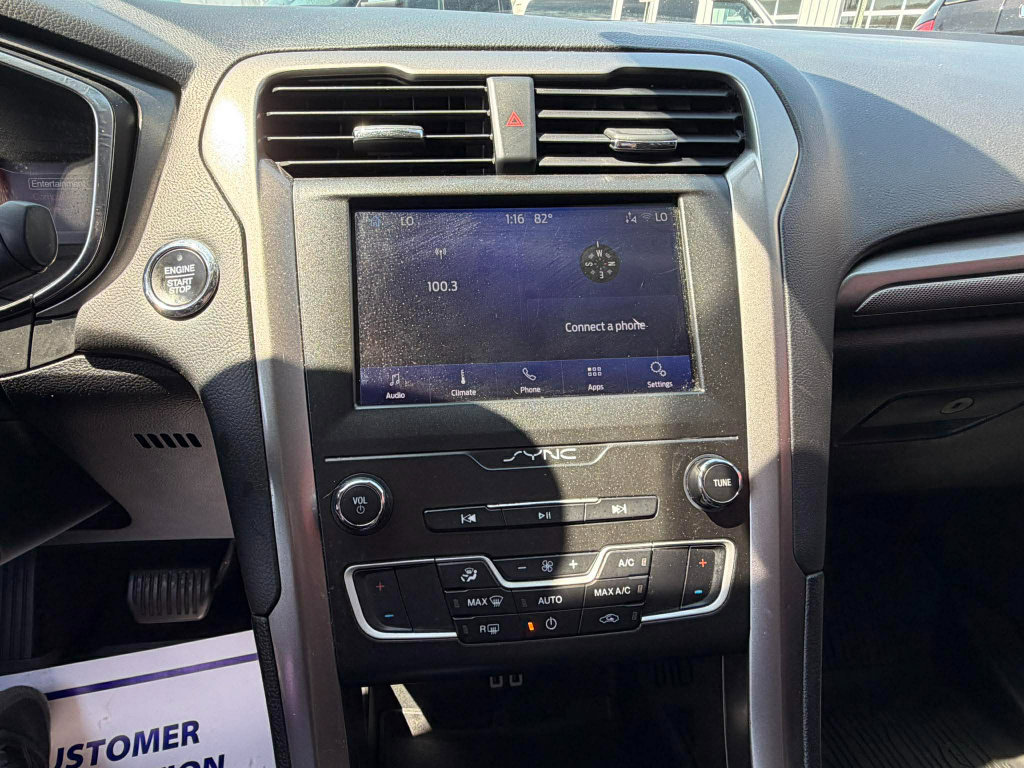 Used 2020 Ford Fusion SE image 9