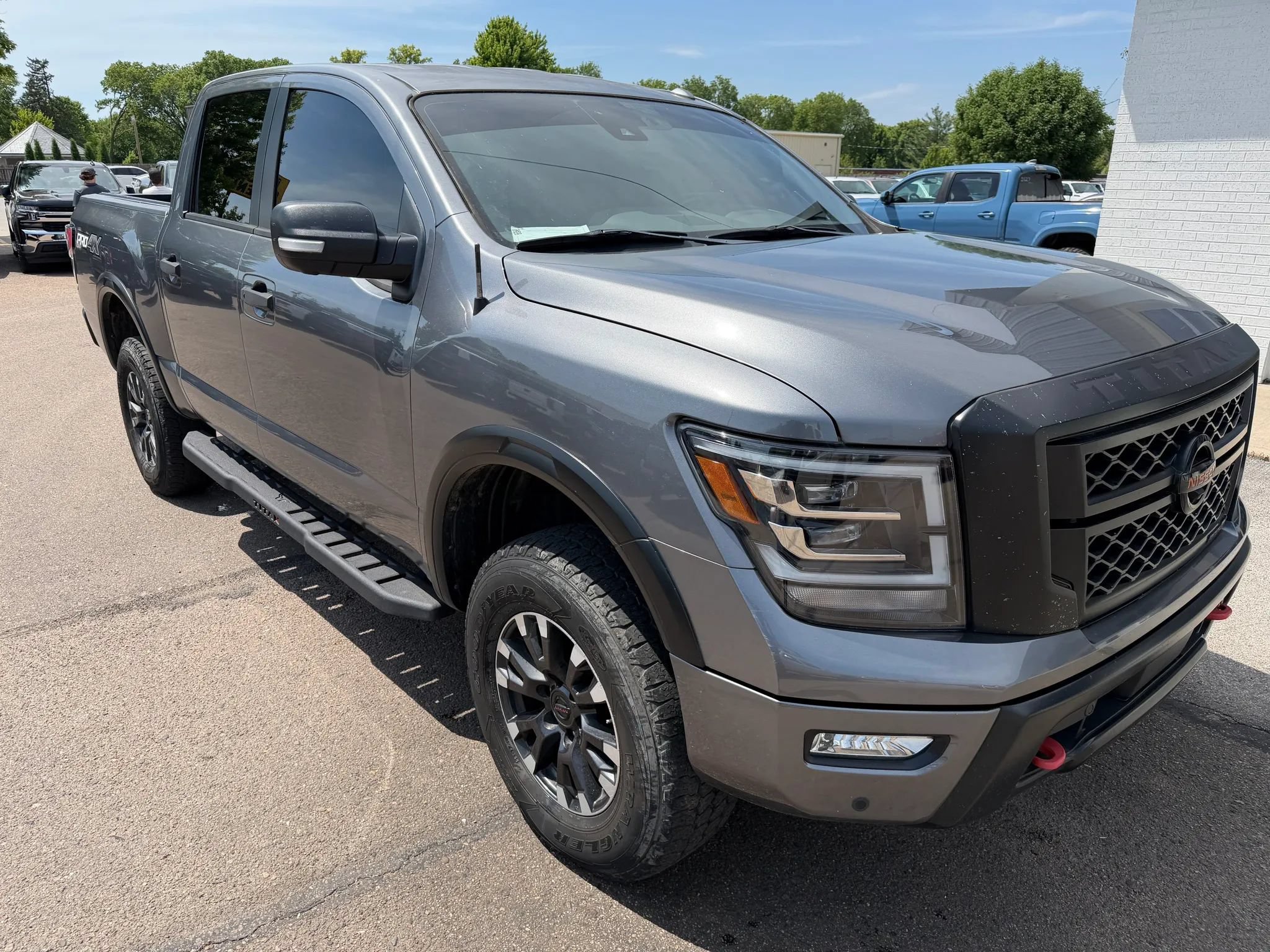 Used 2020 Nissan Titan PRO-4X w/ Pro-4x Convenience Package AWD/4WD image 2