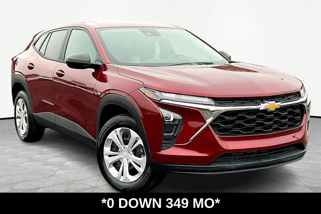 Used 2025 Chevrolet Trax LS image 3