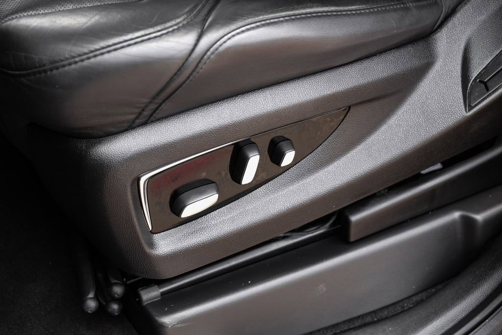 Used 2019 Cadillac Escalade Premium Luxury w/ LPO, Radiant Package RWD image 32