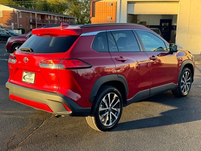 Used 2024 Toyota Corolla Cross XLE image 8