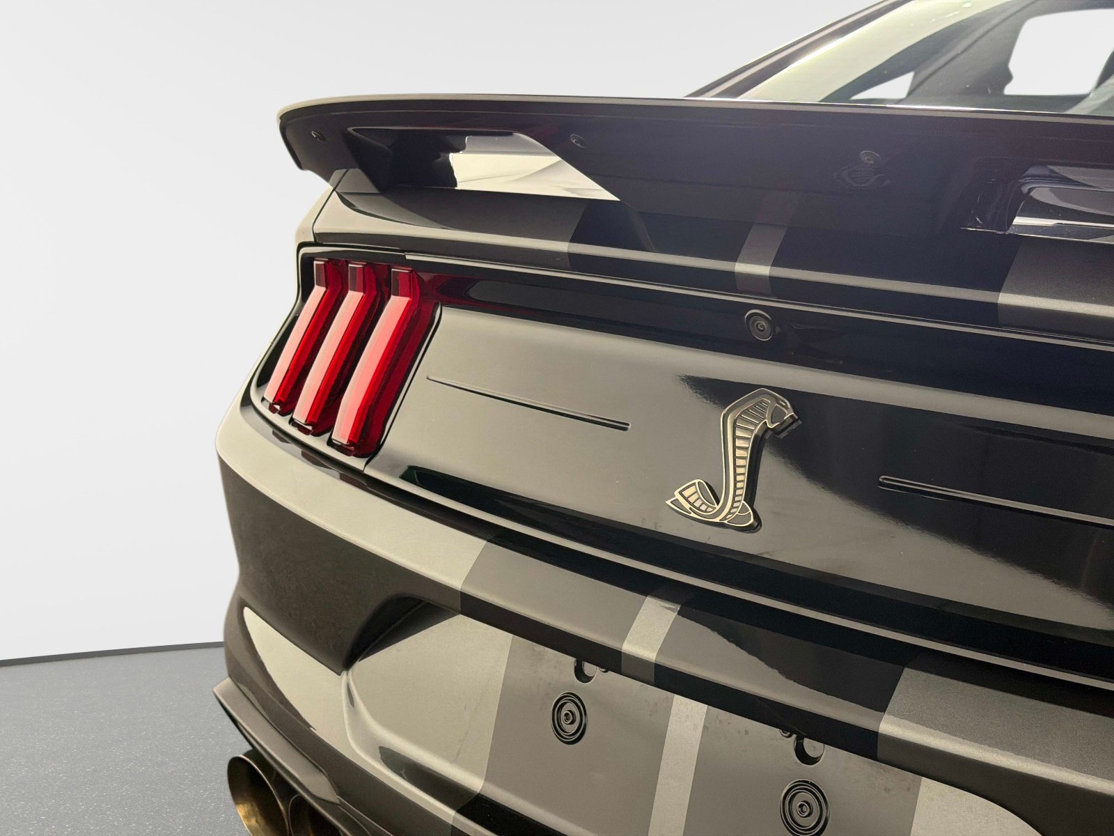 Used 2020 Ford Mustang Shelby GT500 w/ Technology Package RWD image 16