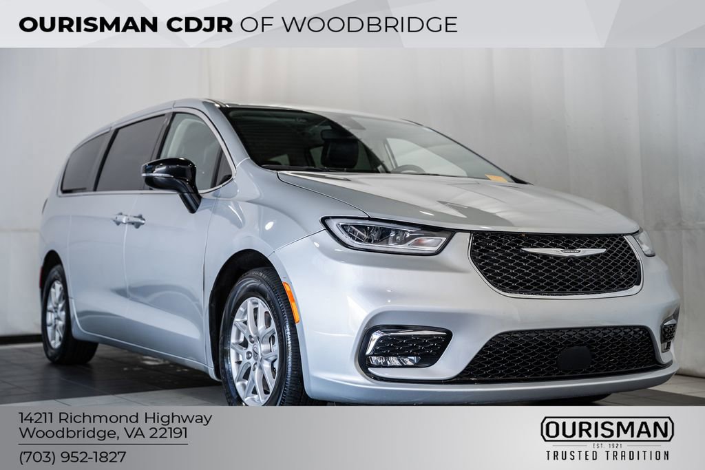 Used 2024 Chrysler Pacifica Touring-L