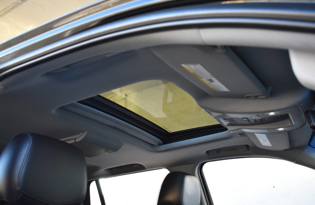 Used 2015 Cadillac Escalade Premium image 23