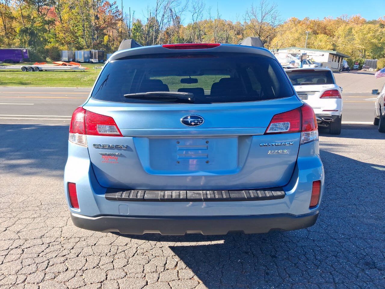 Used 2011 Subaru Outback 2.5i Premium w/ All-Weather Pkg AWD/4WD image 12