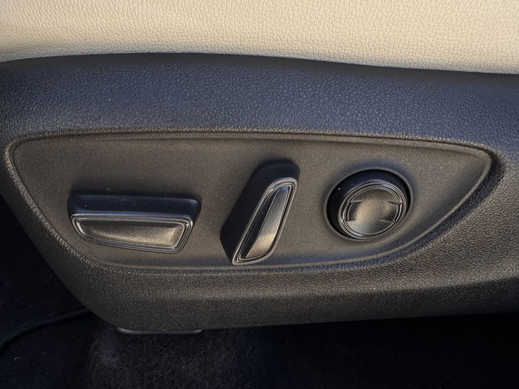 Used 2025 Toyota Grand Highlander Limited image 27