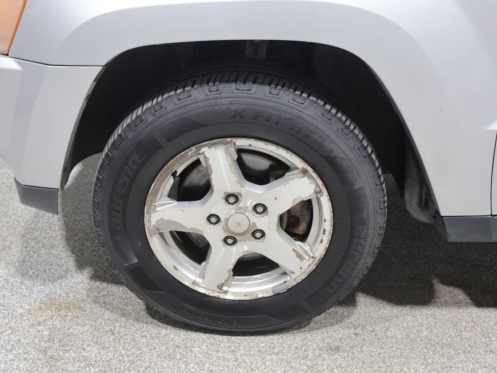 Used 2005 Jeep Grand Cherokee Limited RWD image 21