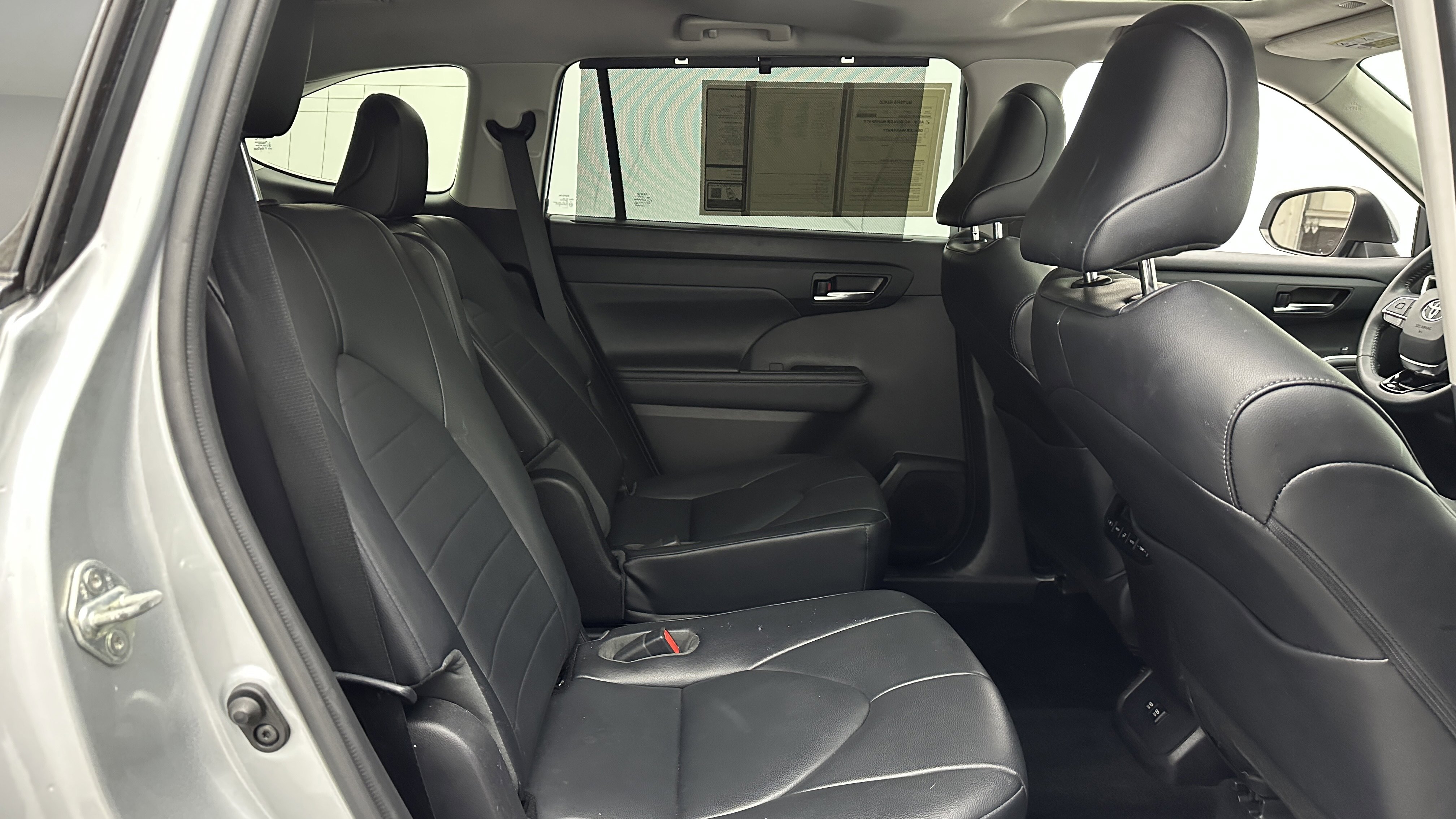 Used 2021 Toyota Highlander XLE image 36