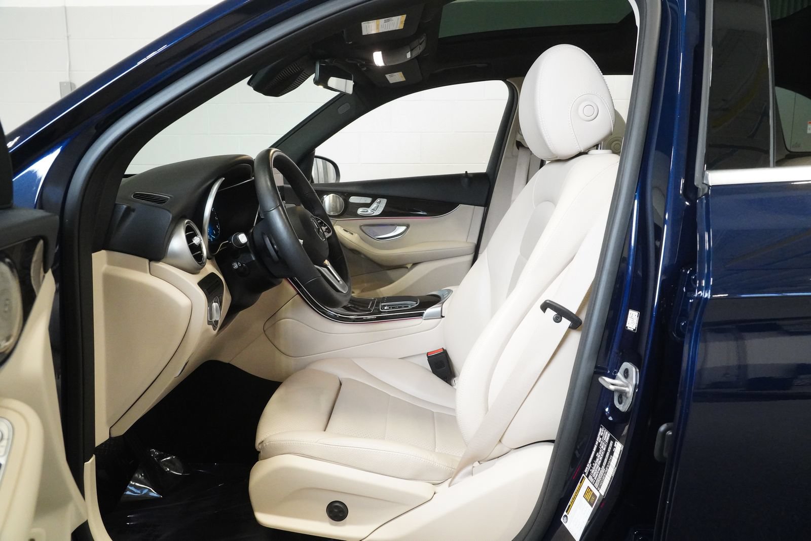 Used 2021 Mercedes-Benz GLC 300 4MATIC image 11