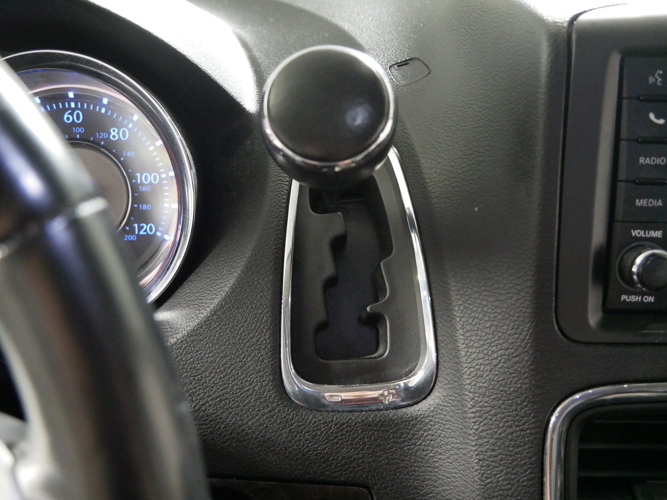 Used 2015 Chrysler Town & Country Touring-L w/ Driver Convenience Group FWD image 24