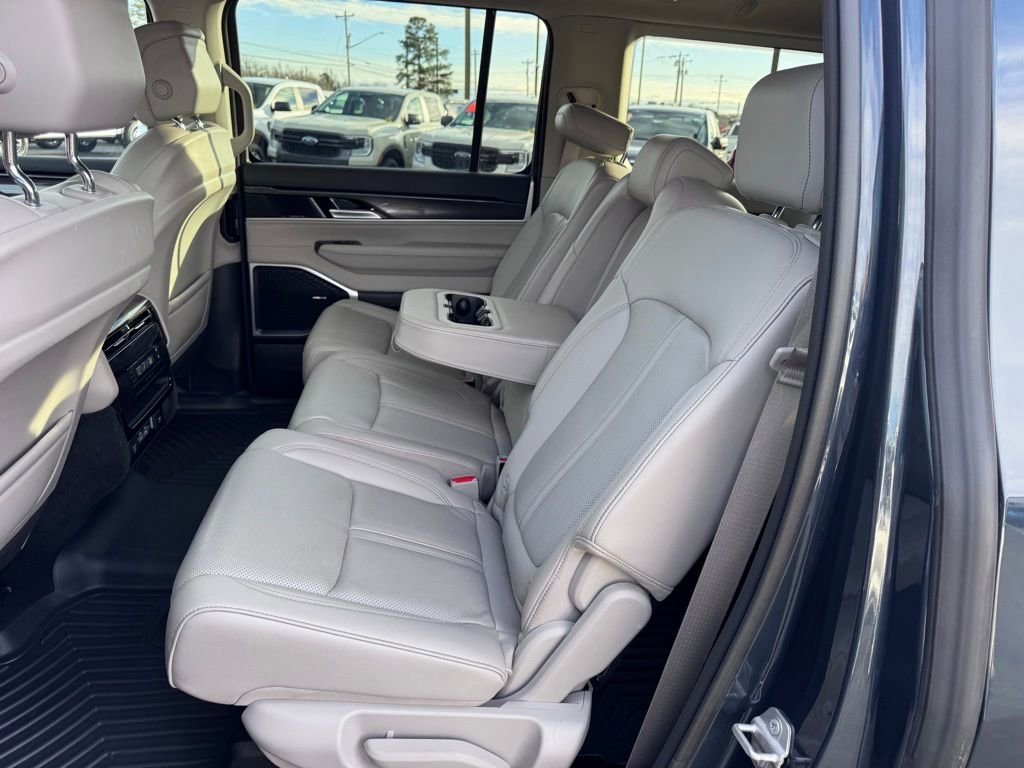 Used 2023 Jeep Wagoneer 4WD w/ Premium Group I image 34