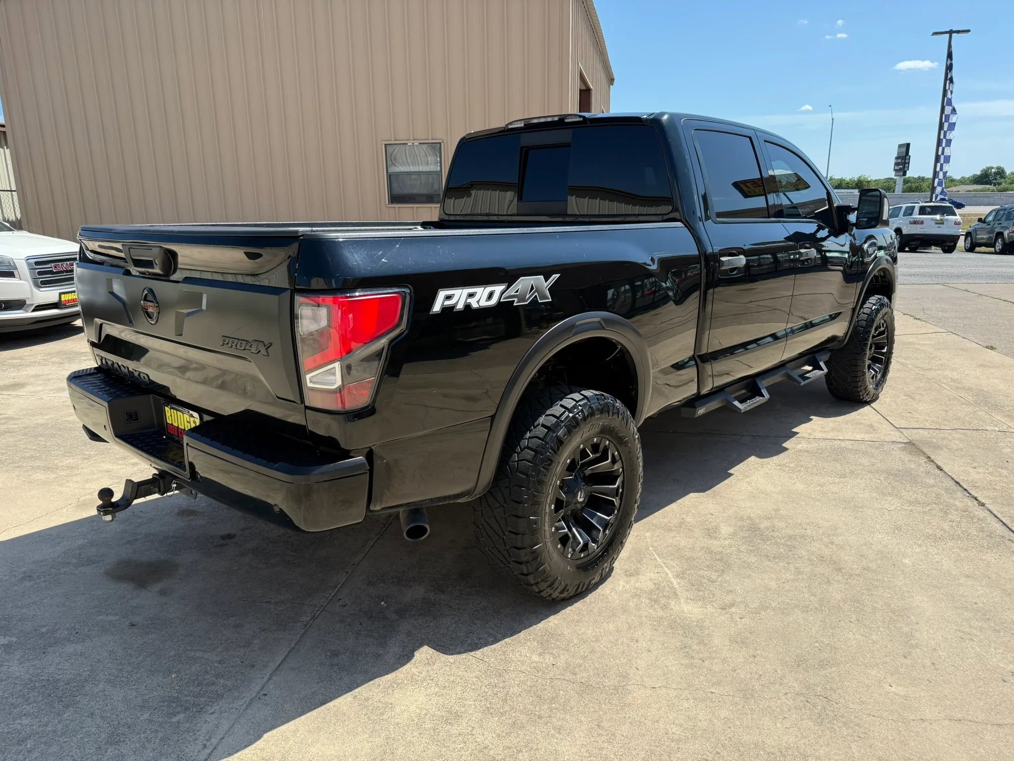 Used 2020 Nissan Titan PRO-4X w/ Pro-4x Convenience Package AWD/4WD image 5
