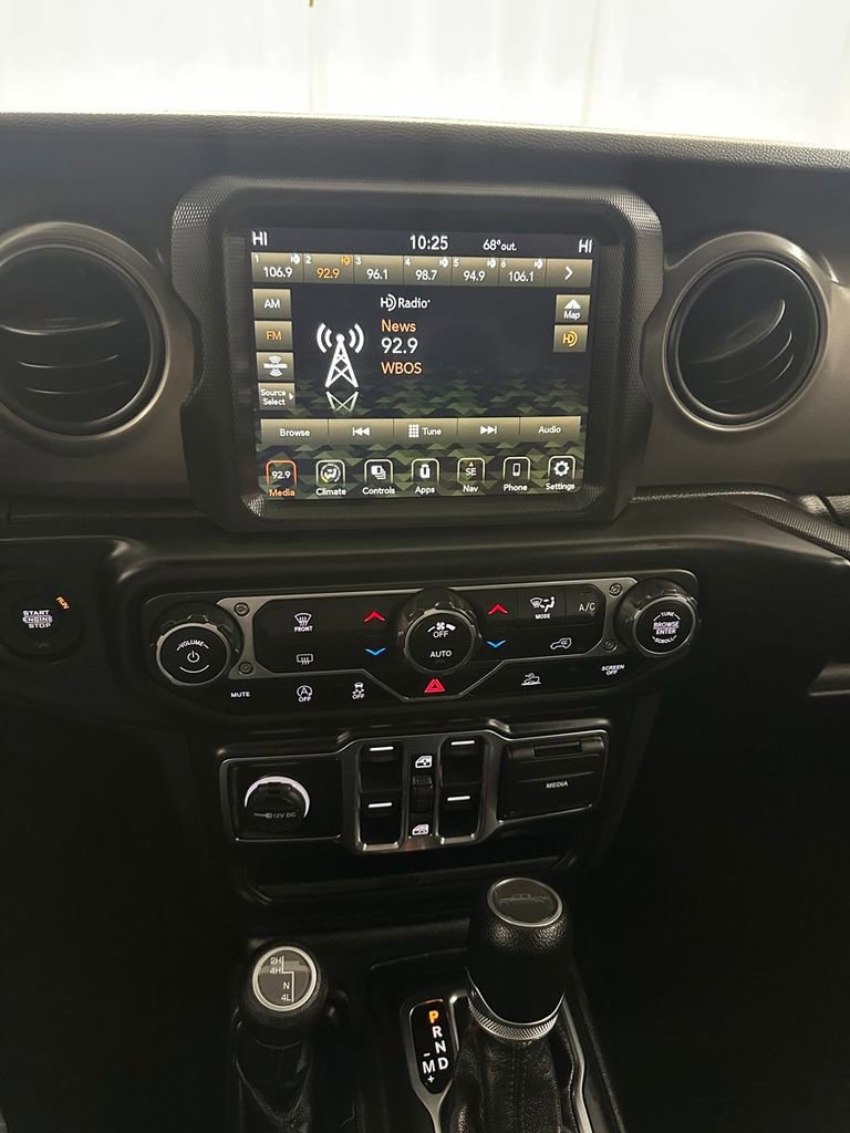 Used 2022 Jeep Gladiator Willys image 22