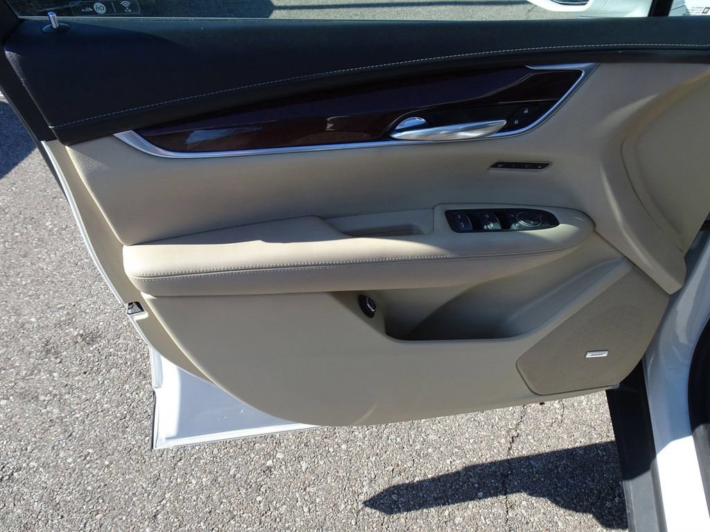Used 2017 Cadillac XT5 Luxury w/ Driver Awareness Package FWD image 13