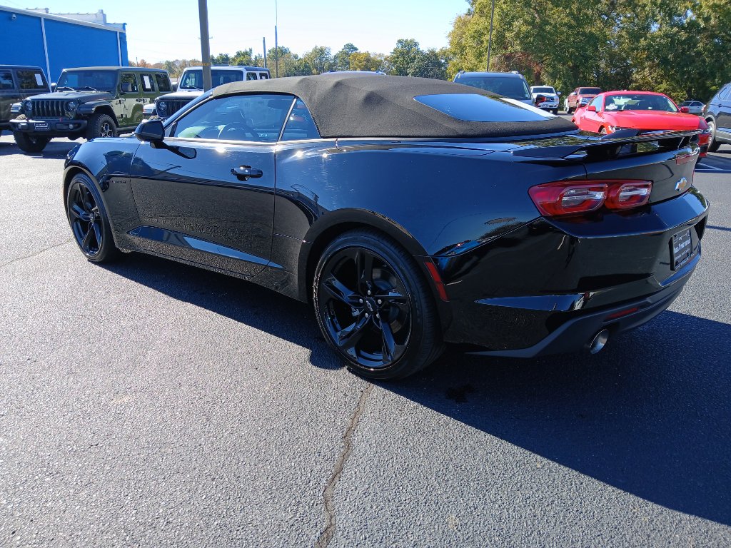 Used 2024 Chevrolet Camaro LT w/ Technology Package image 9