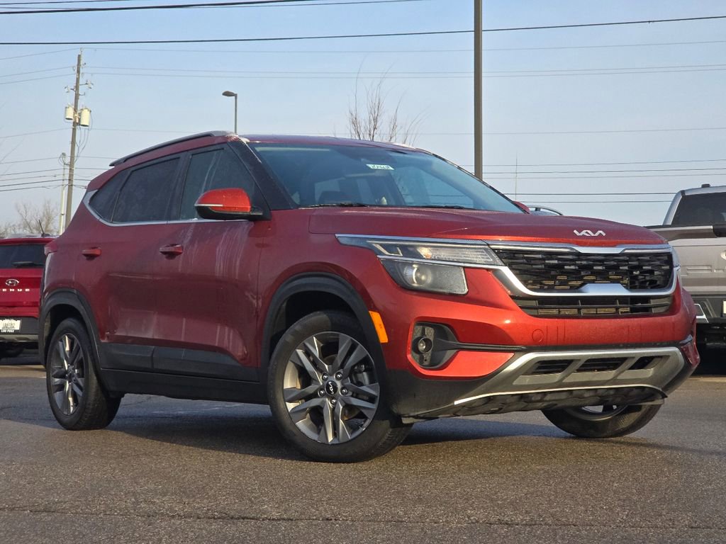 Used 2023 Kia Seltos S w/ Navigation Package image 2