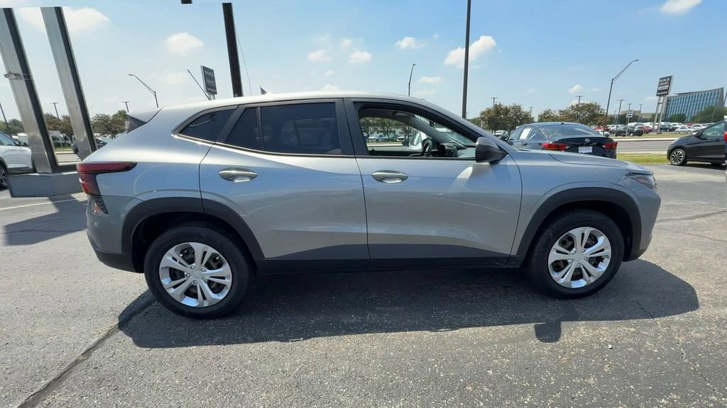 Used 2024 Chevrolet Trax LS w/ Driver Confidence Package FWD image 9