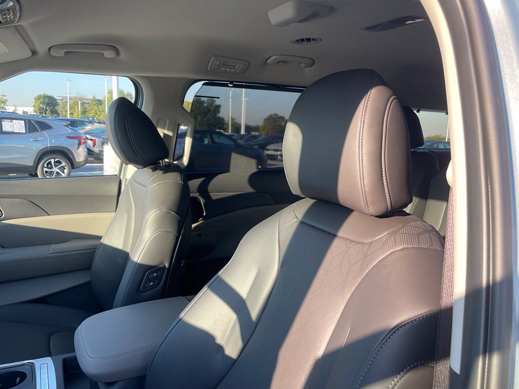 New 2027 Kia Carnival EX FWD image 19