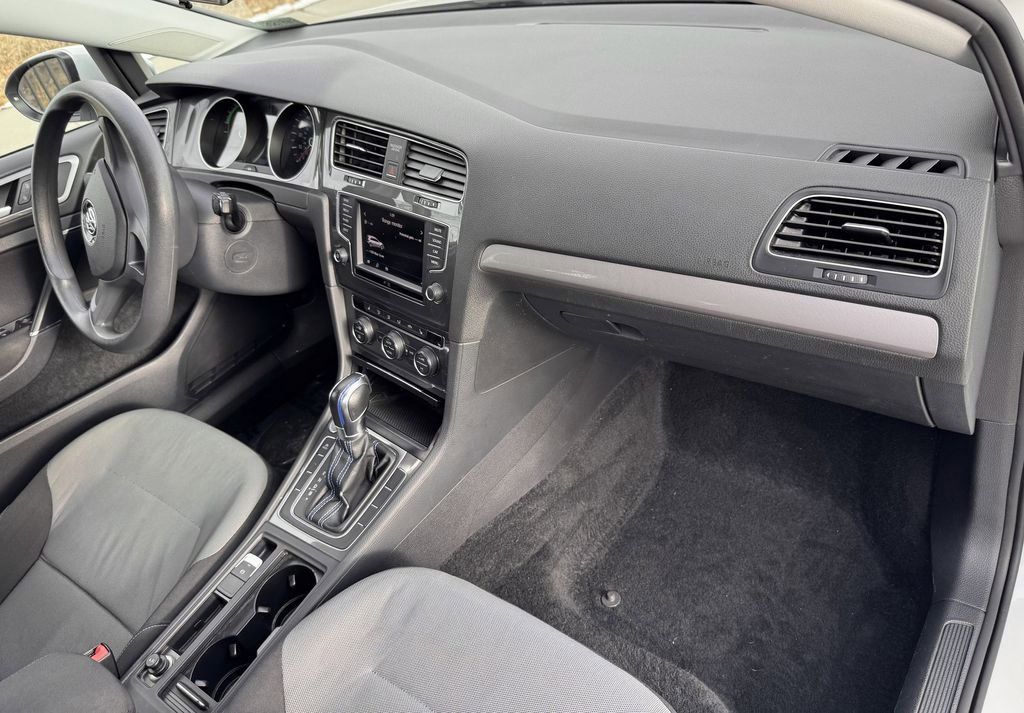 Used 2016 Volkswagen e-Golf SE FWD image 25