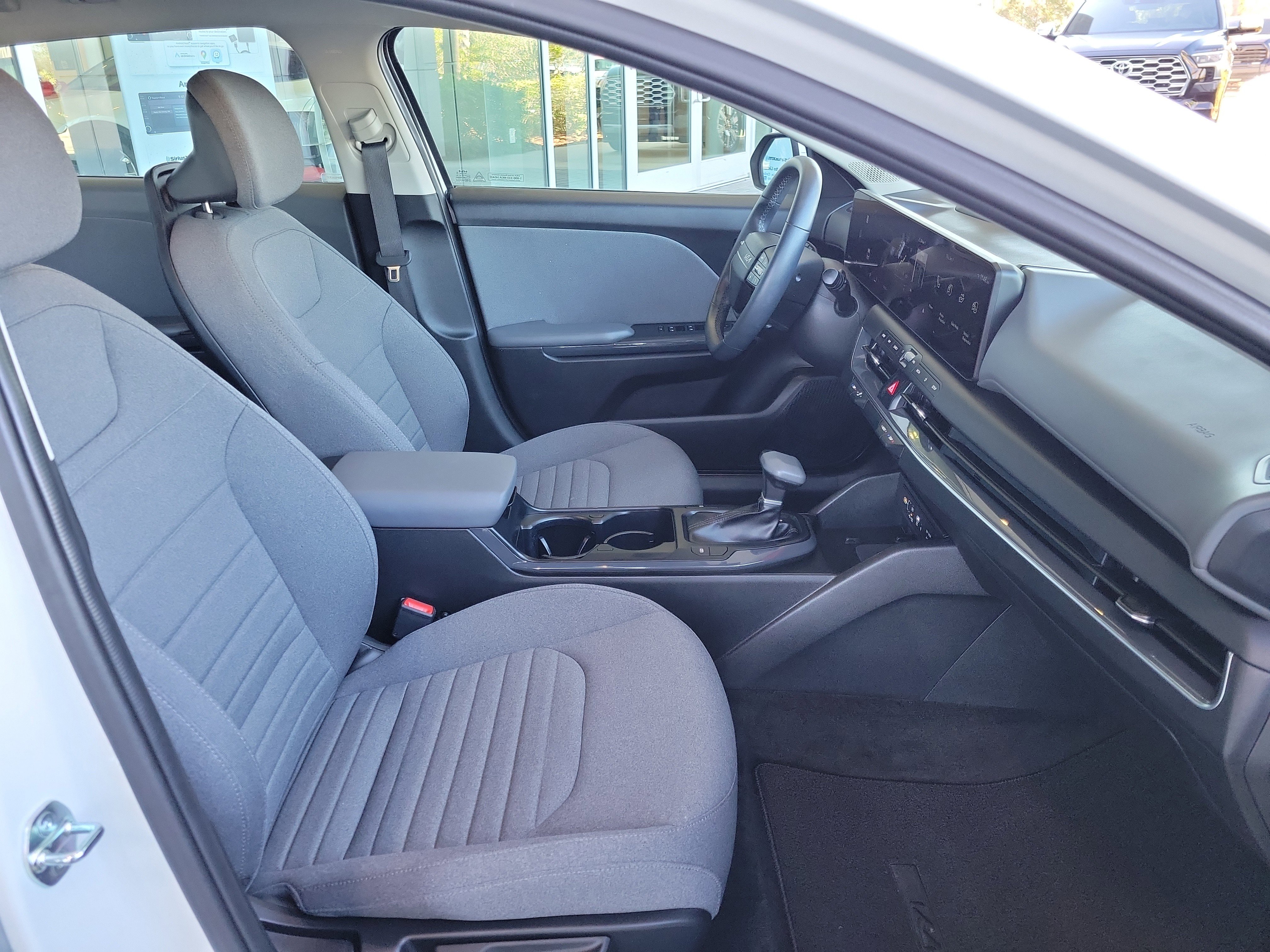 Used 2025 Kia K4 EX image 31