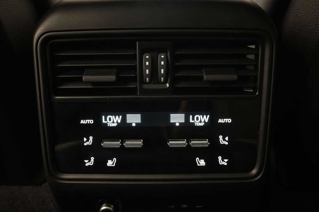 Certified 2024 Porsche Cayenne Turbo AWD/4WD image 22