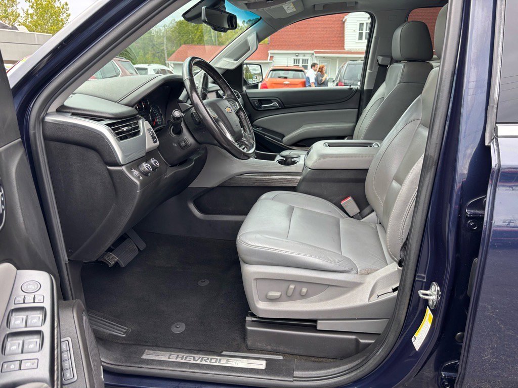 Used 2018 Chevrolet Suburban LT w/ Luxury Package image 12