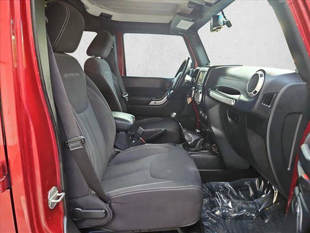 Used 2013 Jeep Wrangler Unlimited Rubicon w/ Connectivity Group AWD/4WD image 20