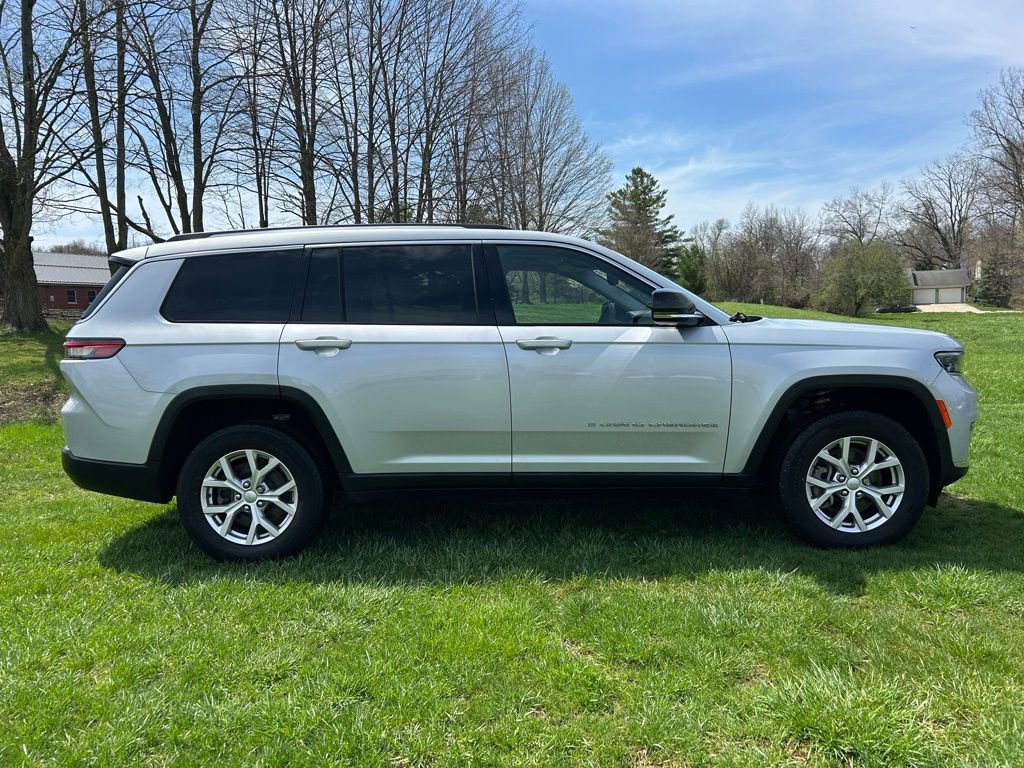 Used 2022 Jeep Grand Cherokee L Limited AWD/4WD image 2