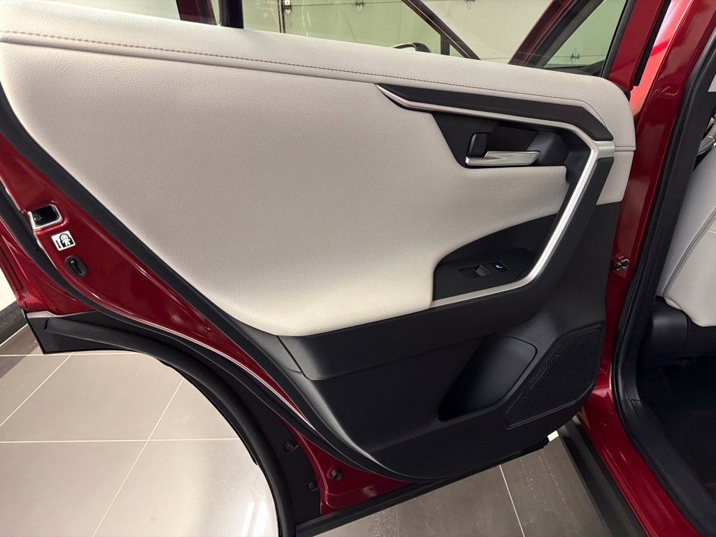 Used 2019 Toyota RAV4 Limited w/ Cold Weather Package AWD/4WD image 37
