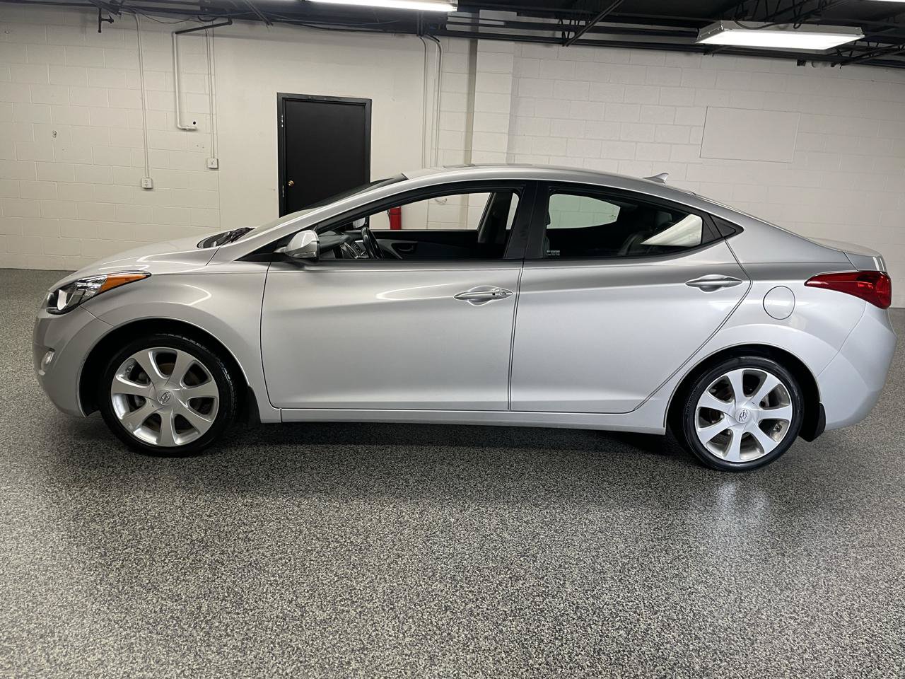 Used 2013 Hyundai Elantra Limited w/ Technology Pkg FWD image 8