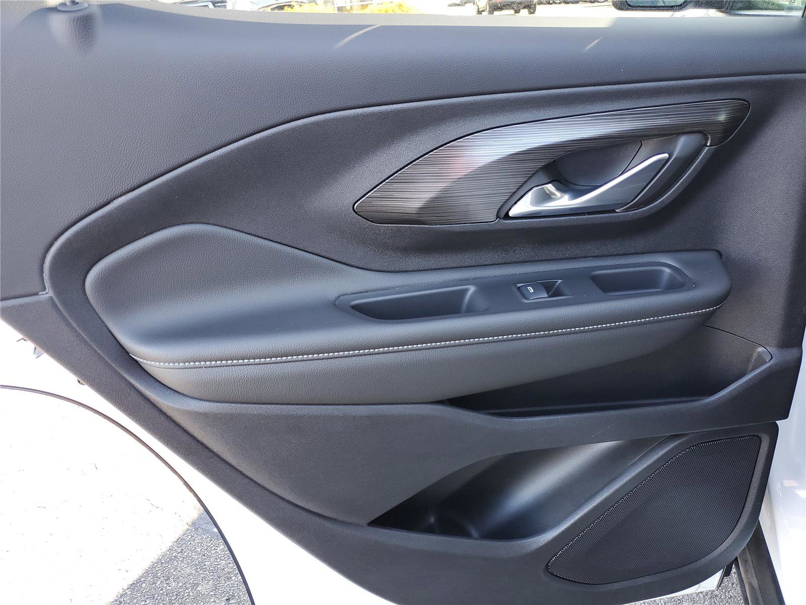 Used 2024 GMC Terrain SLE w/ Driver Convenience Package image 16