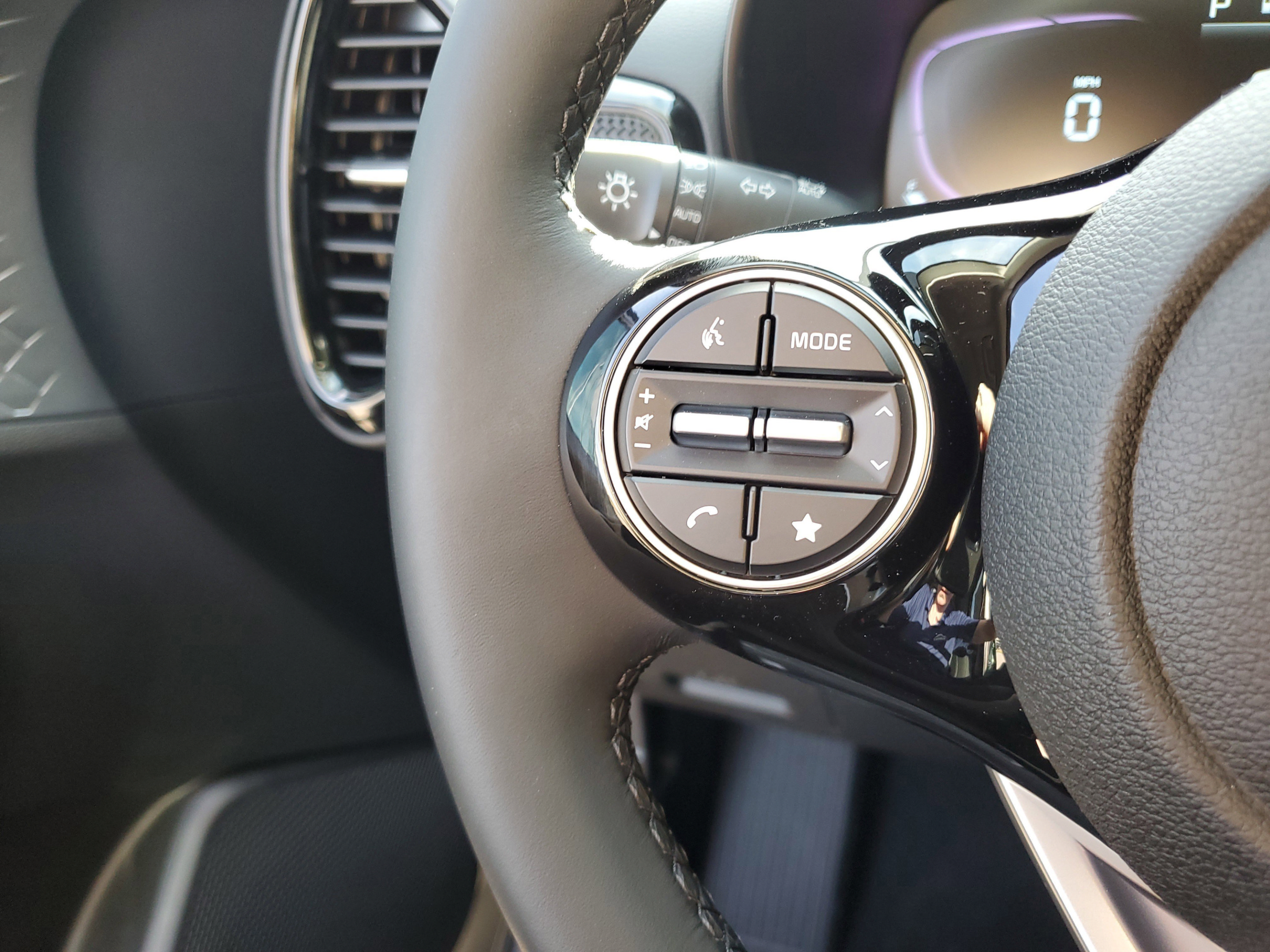 Certified 2025 Kia Soul EX FWD image 24