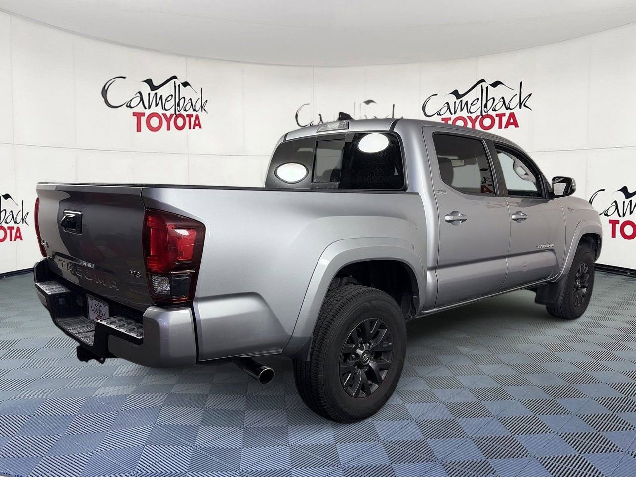 Used 2022 Toyota Tacoma SR5 w/ Technology Package AWD/4WD image 7