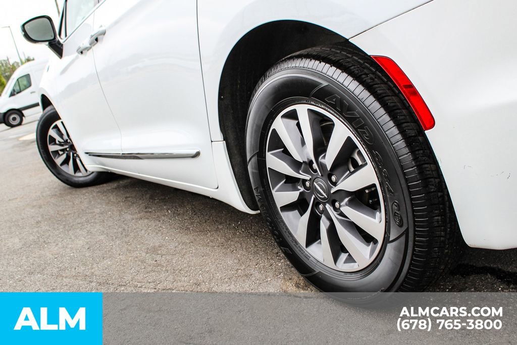 Used 2023 Chrysler Pacifica Limited image 15