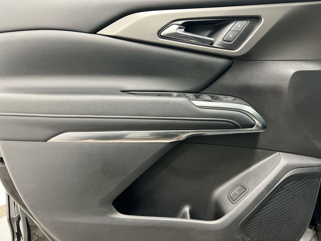 Used 2024 Chevrolet Traverse LS w/ Midnight/Sport Edition image 21