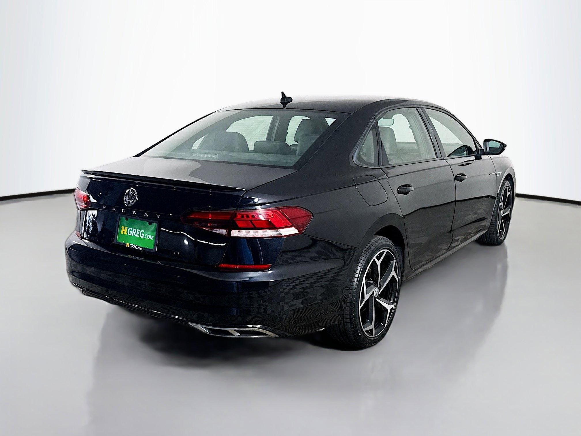 Used 2021 Volkswagen Passat 2.0T R-Line image 10