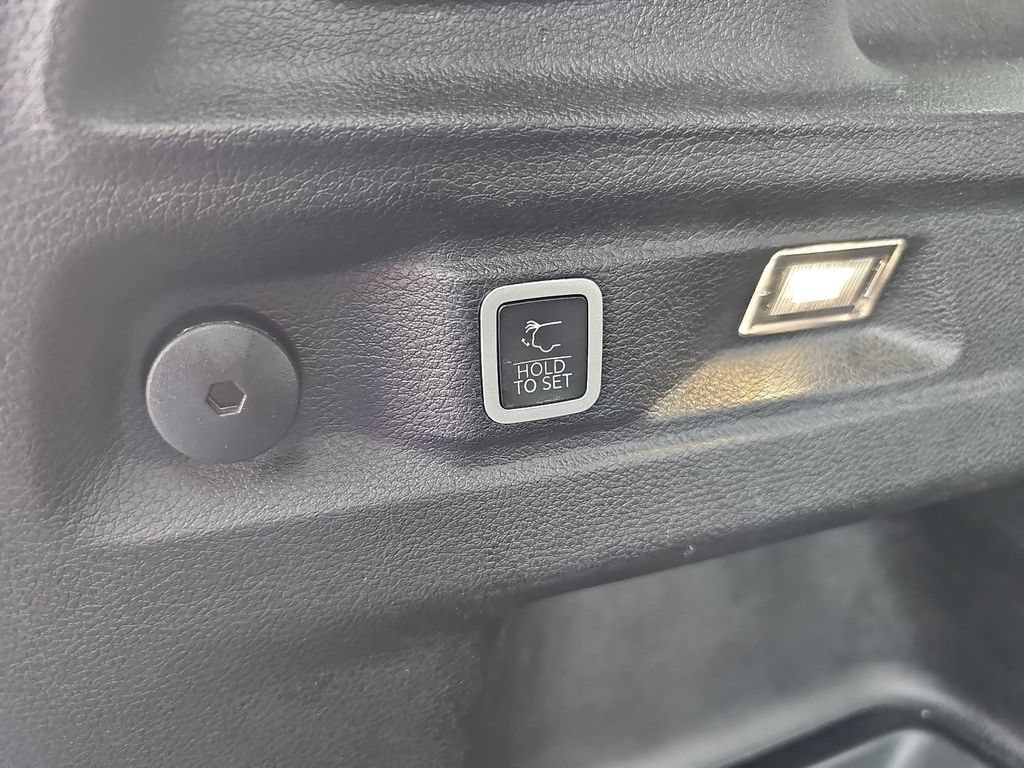 Used 2023 Jeep Grand Cherokee L Laredo AWD/4WD image 15