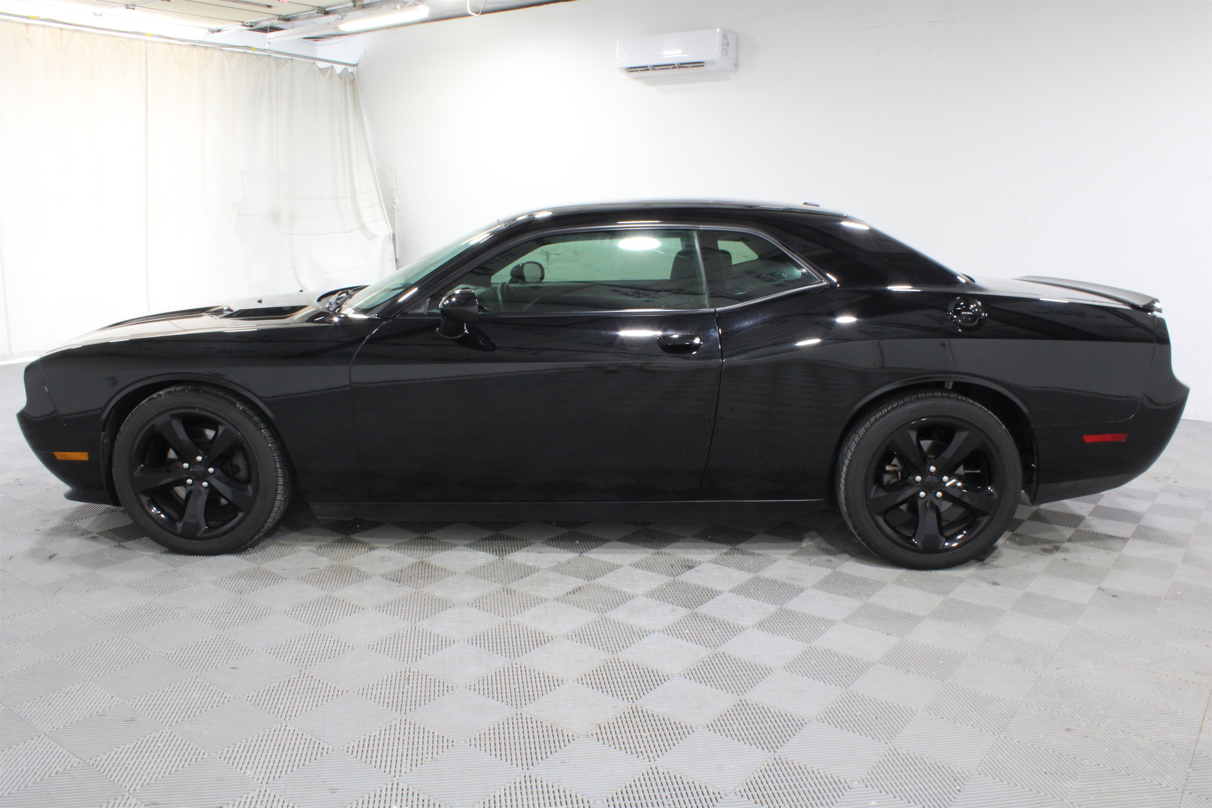 Used 2014 Dodge Challenger R/T w/ Blacktop Package RWD image 27