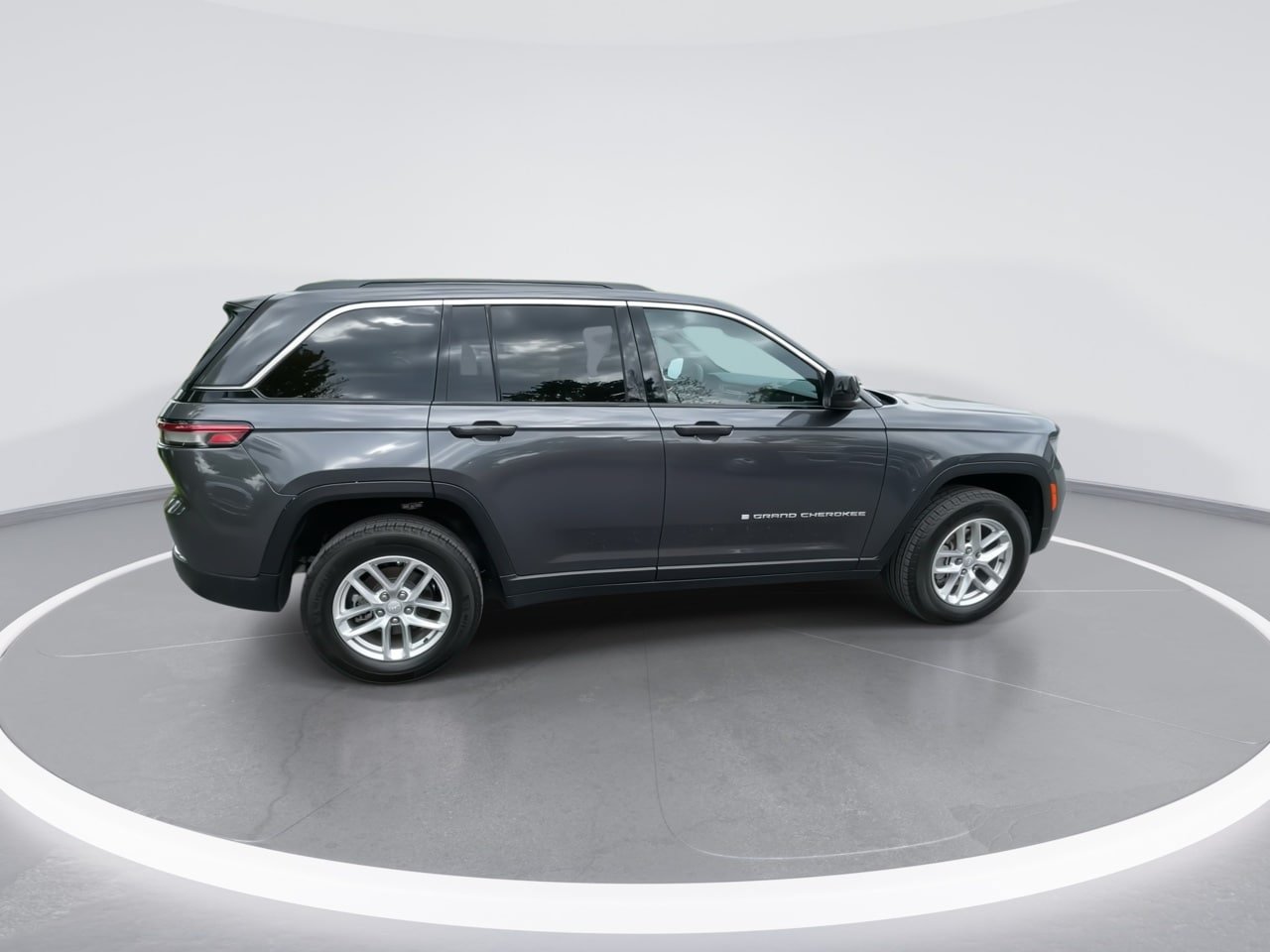 Used 2025 Jeep Grand Cherokee Laredo X AWD/4WD image 21