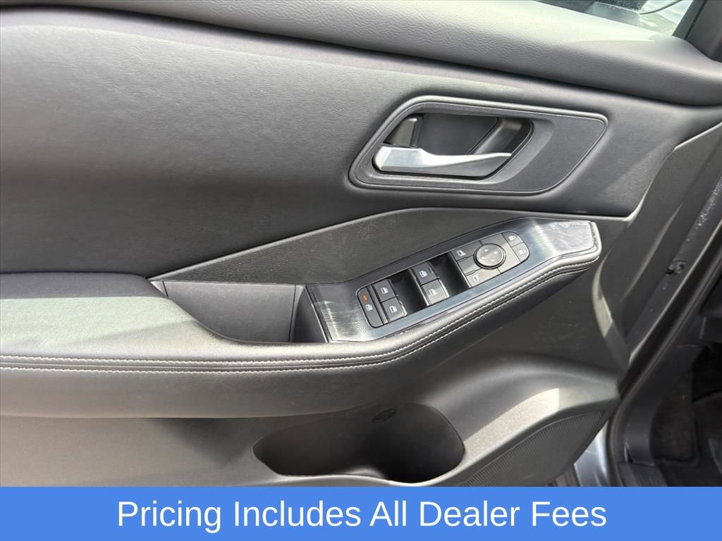 Used 2025 Nissan Rogue SV AWD/4WD image 23