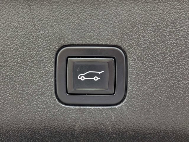Used 2022 GMC Yukon SLT w/ SLT Premium Package AWD/4WD image 13